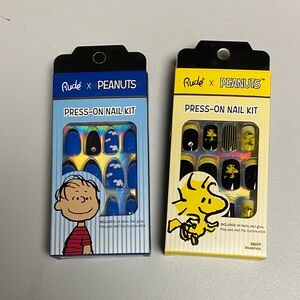 Press-On Nail Kit - Blue & Black Peanuts Designs. New